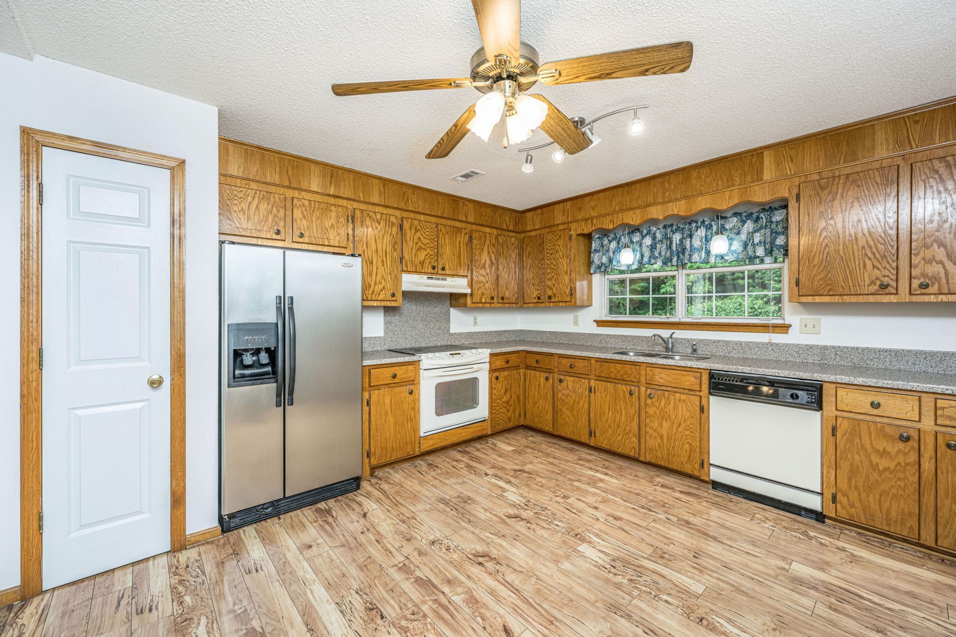 3337 Pinewood Drive Photo 9