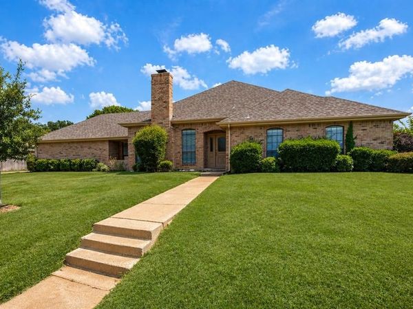 5401 Ledgestone Drive, Fort Worth, TX 76132