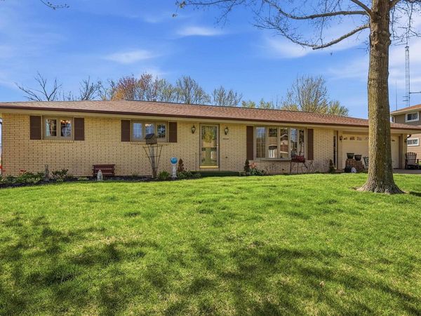 10544 Cedar Point Court, Dubuque, IA 52003