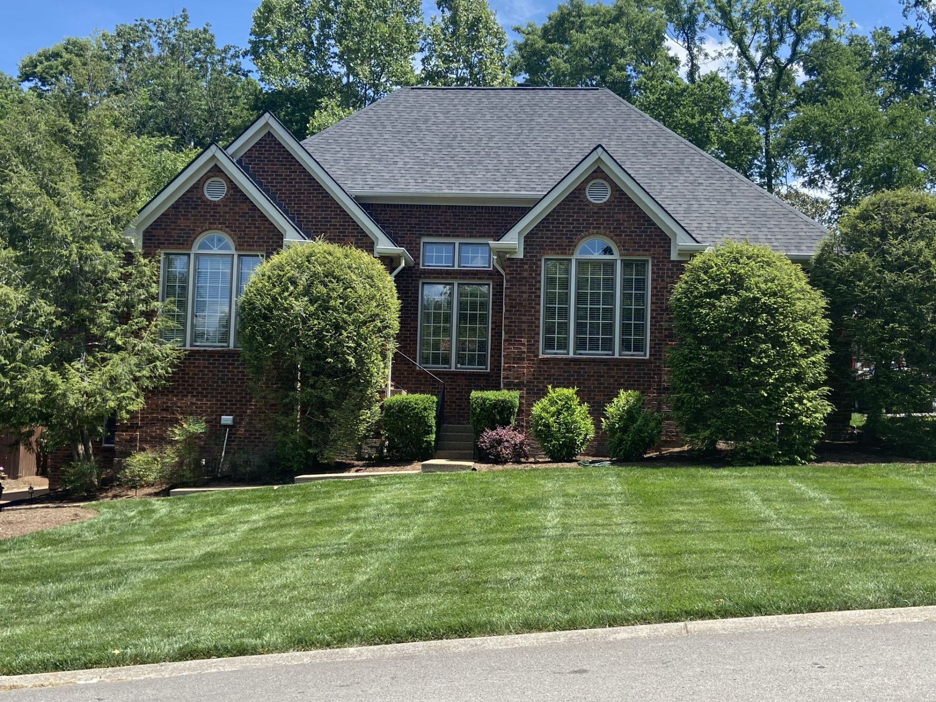8013 Montcastle Dr, Nashville, TN 37221 Main Photo
