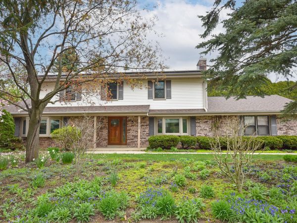 2520 W Margaretta Ct, Glendale, WI 53209