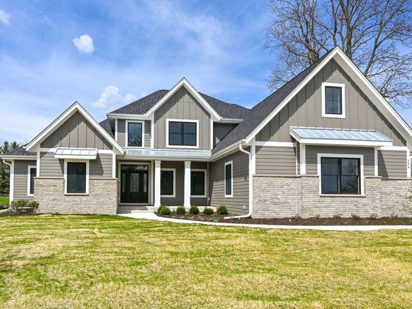 254 River Oaks Cir, Delafield, WI 53018