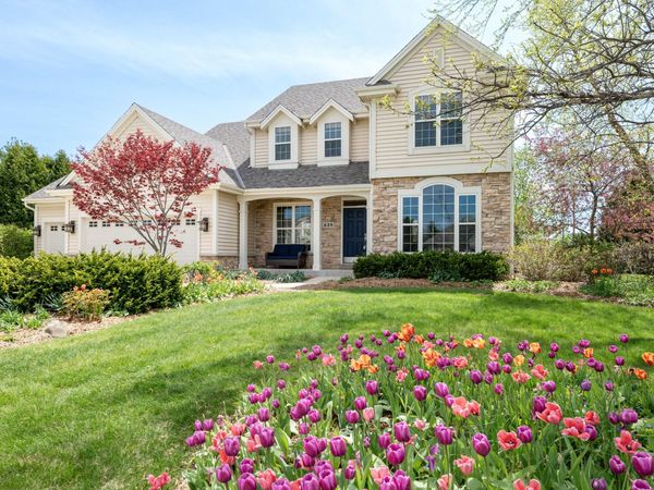 639 Prairie Hill Ave, Mukwonago, WI 53149