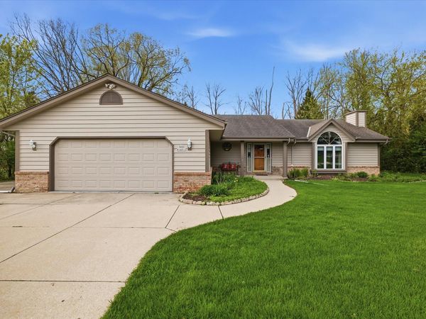N68W14817 Prudence Dr, Menomonee Falls, WI 53051