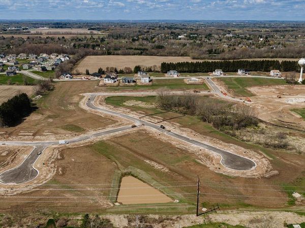 633 Hawks Ridge Rd, Unit Lt5, Grafton, WI 53024