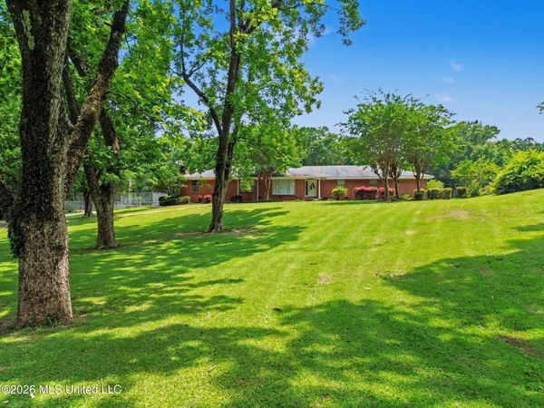 810 E College Avenue, Wiggins, MS 39577