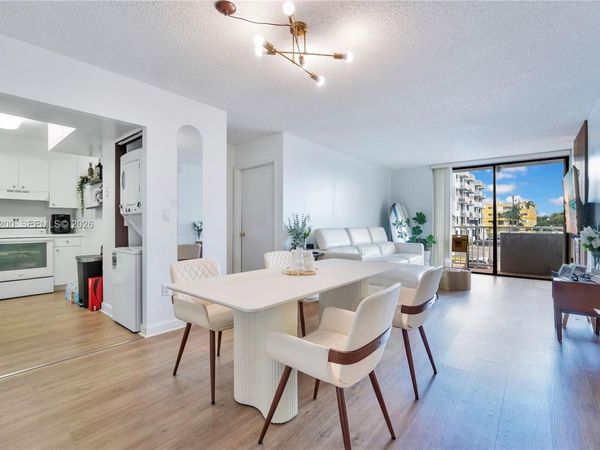 8261 NW 8th St , Unit 231, Miami, FL 33126