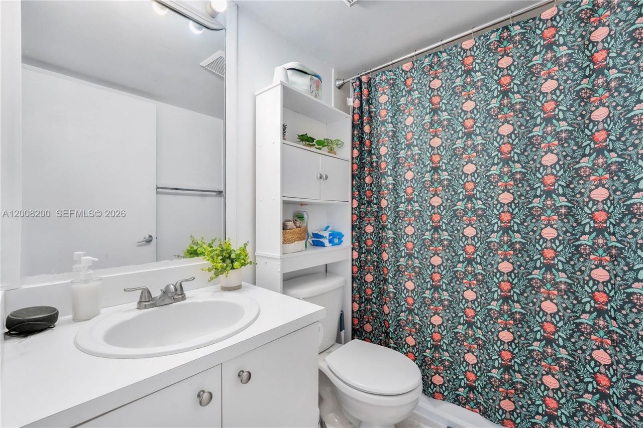 8261 NW 8th St , Unit 231, Miami, FL 33126 Photo