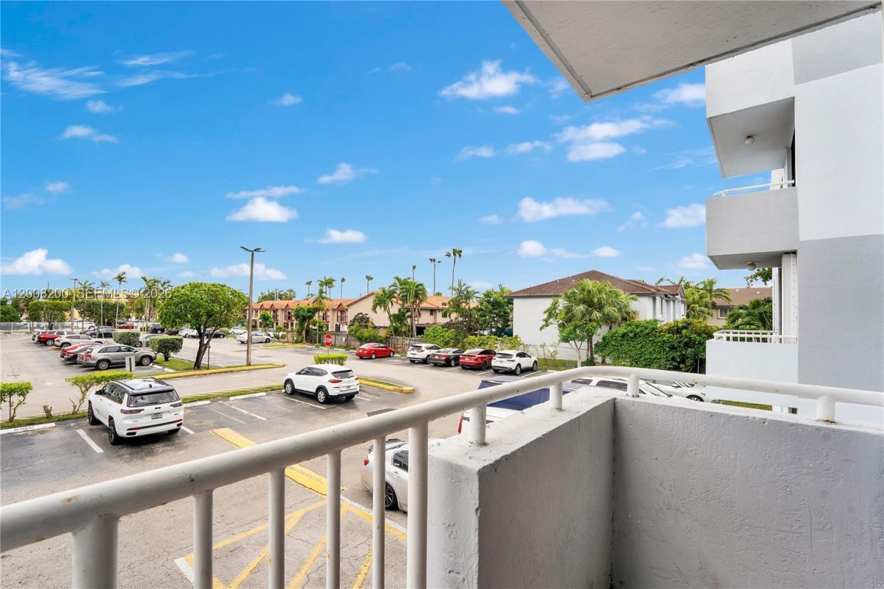 8261 NW 8th St , Unit 231, Miami, FL 33126 Photo