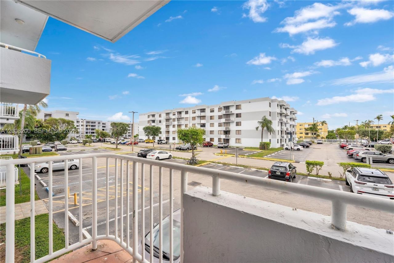 8261 NW 8th St , Unit 231, Miami, FL 33126 Photo