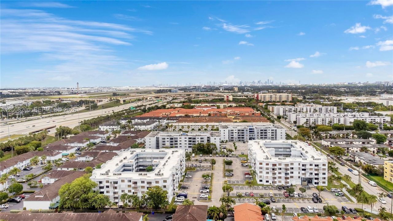 8261 NW 8th St , Unit 231, Miami, FL 33126 Photo