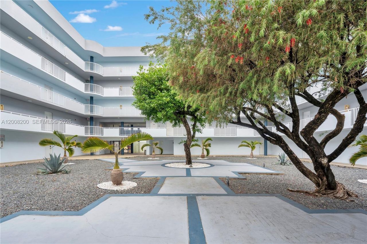 8261 NW 8th St , Unit 231, Miami, FL 33126 Photo