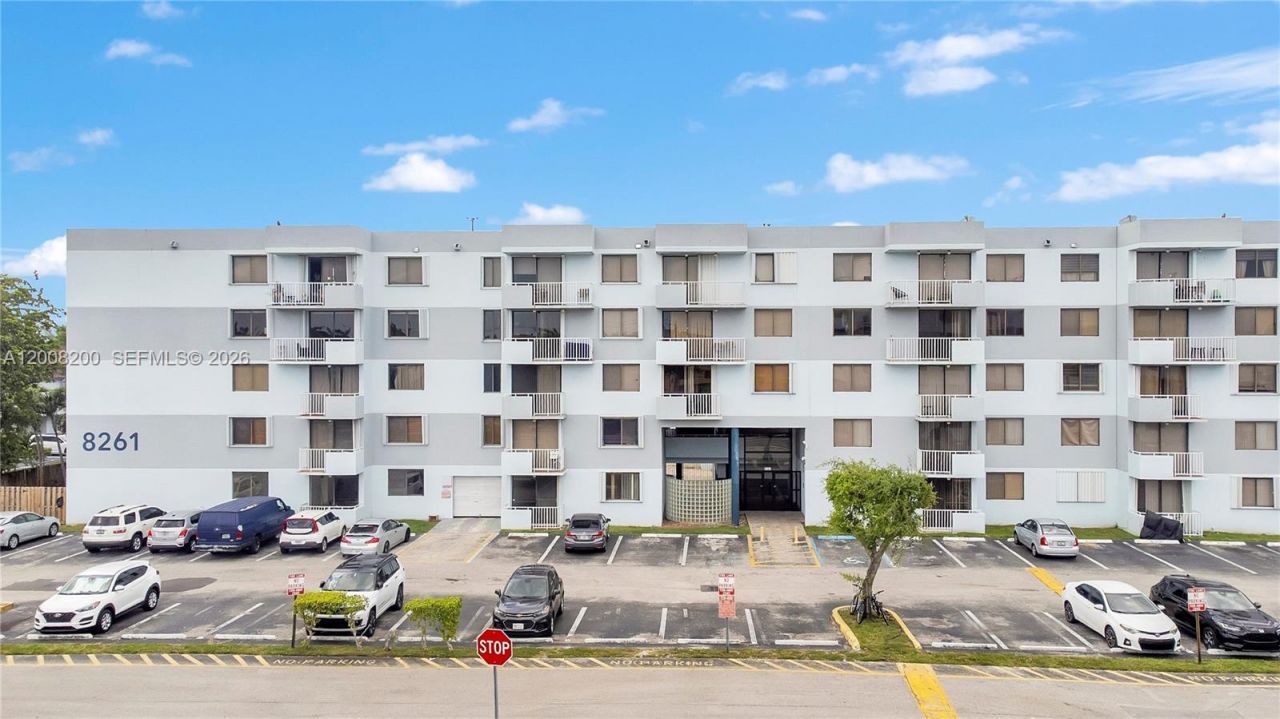 8261 NW 8th St , Unit 231, Miami, FL 33126 Photo