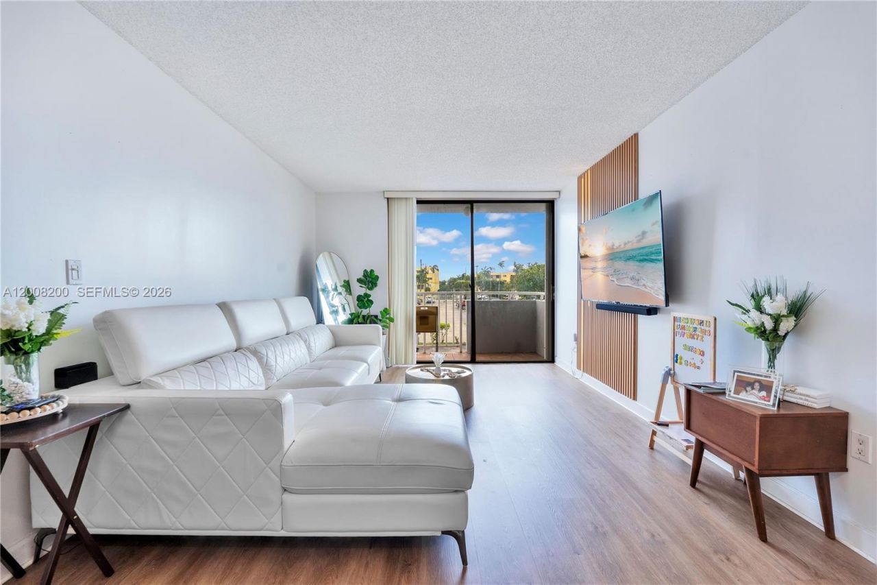 8261 NW 8th St , Unit 231, Miami, FL 33126 Photo