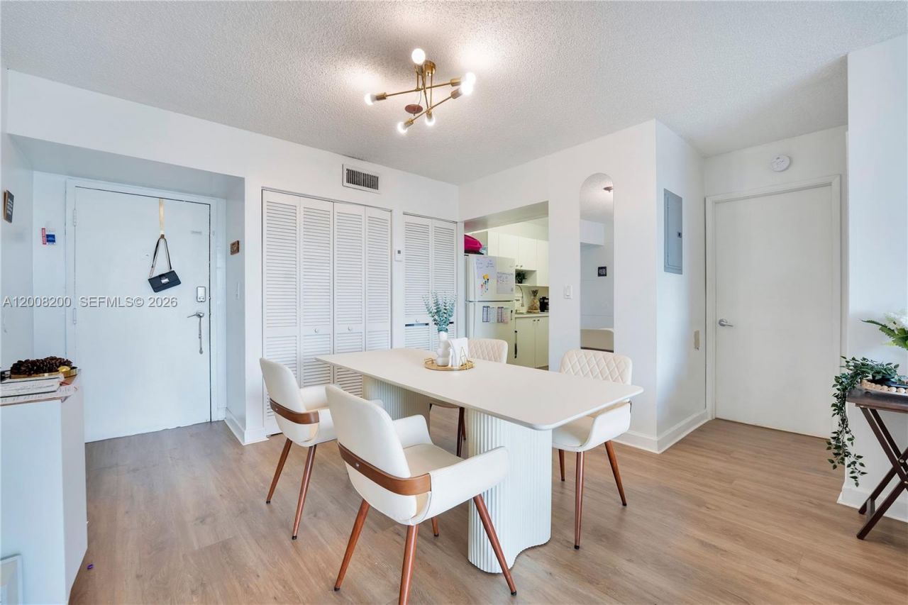 8261 NW 8th St , Unit 231, Miami, FL 33126 Photo