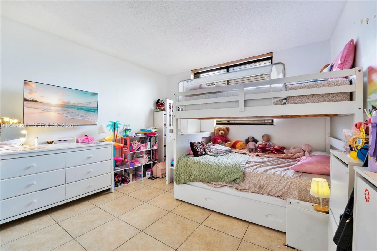 8261 NW 8th St , Unit 231, Miami, FL 33126 Photo