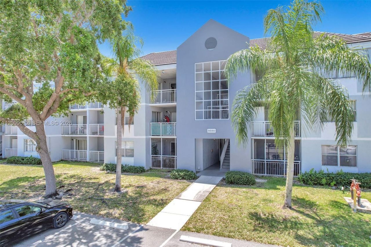 8680 SW 212th Street , Unit 105, Cutler Bay, FL 33189 Photo