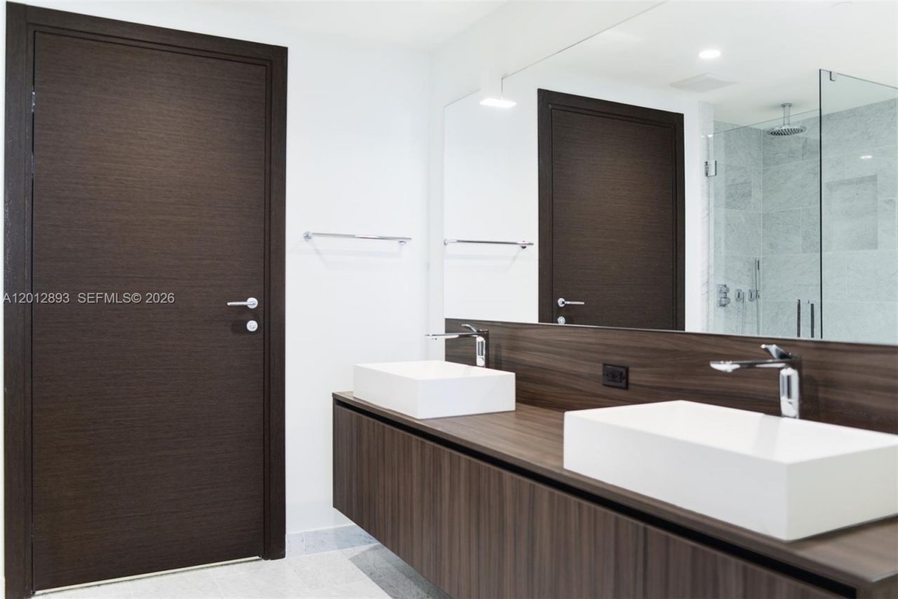 1000 Brickell Plz , Unit 3014, Miami, FL 33131 Photo