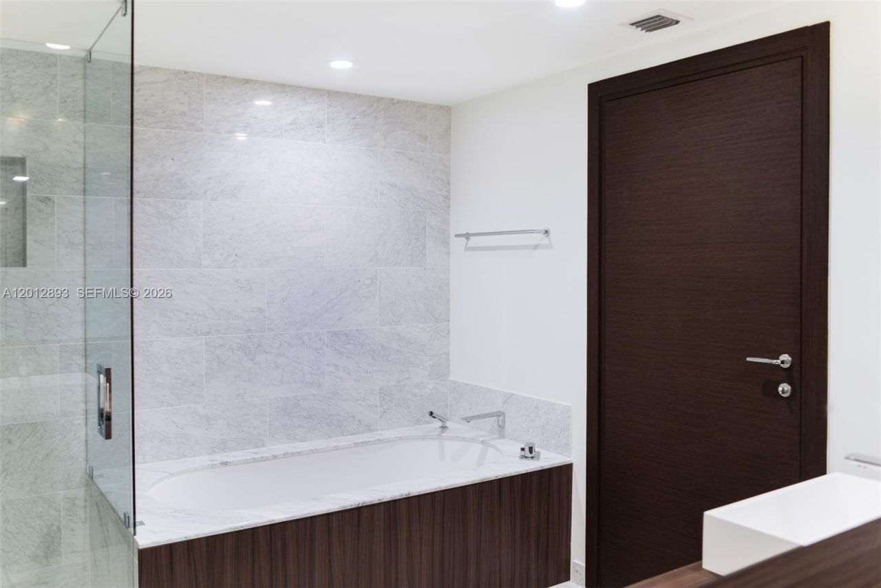 1000 Brickell Plz , Unit 3014, Miami, FL 33131 Photo