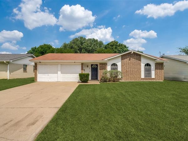 634 Lisa Street, Burleson, TX 76028