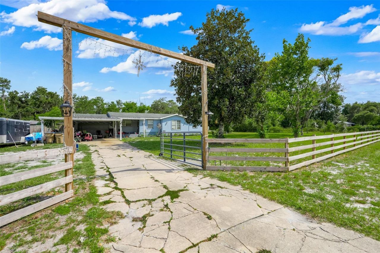26106 Fishermans Road, Paisley, FL 32767 Photo