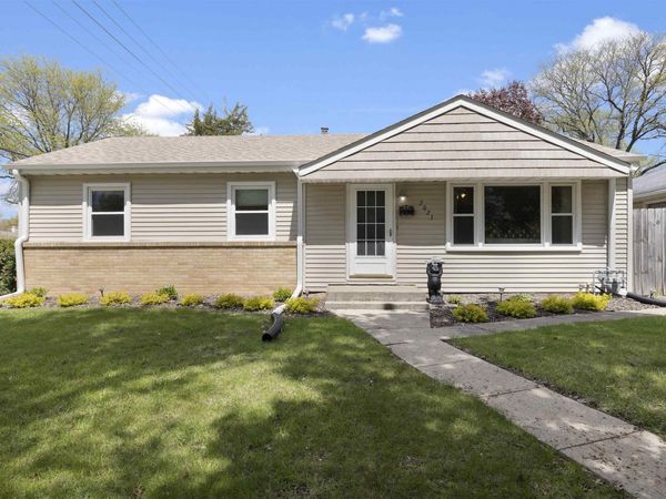 2023 Crestwood Avenue, ROCKFORD, IL 61103