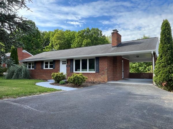 2641 Parkview DR , Vinton, VA 24179