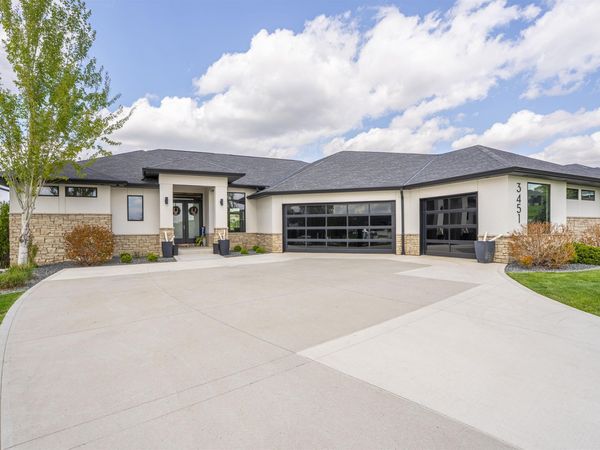 3451 Wanamaker Dr, Sioux City, IA 51106