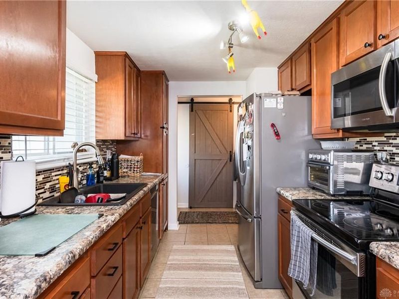 7021 Bascombe Drive, Huber Heights, OH 45424 Photo 16