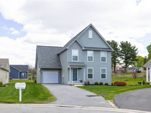 16 Parkglen Drive, Henrietta, NY 14467