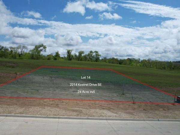 2214 Kestrel Drive SE, Cedar Rapids, IA 52403