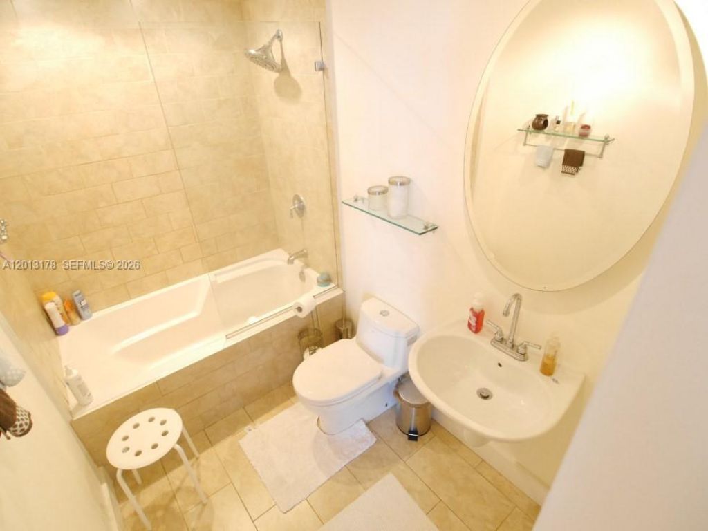690 SW 1st Ct , Unit PHI04, Miami, FL 33130 Photo