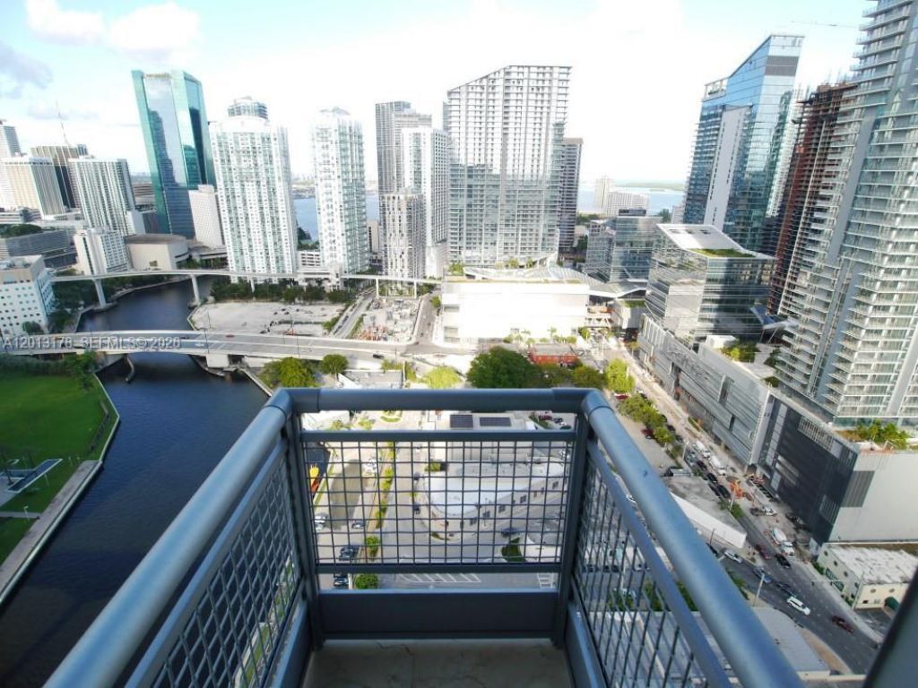 690 SW 1st Ct , Unit PHI04, Miami, FL 33130 Photo