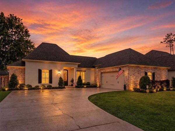 616 CHATEAU ANDELOT Drive, Mandeville, LA 70471