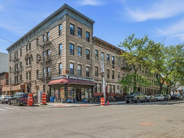 35 Kingsland Avenue , Unit 3R, Brooklyn, NY 11211