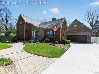 123 Riddle Street, Howell, MI 48843