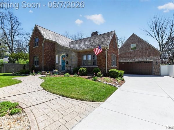 123 Riddle Street, Howell, MI 48843