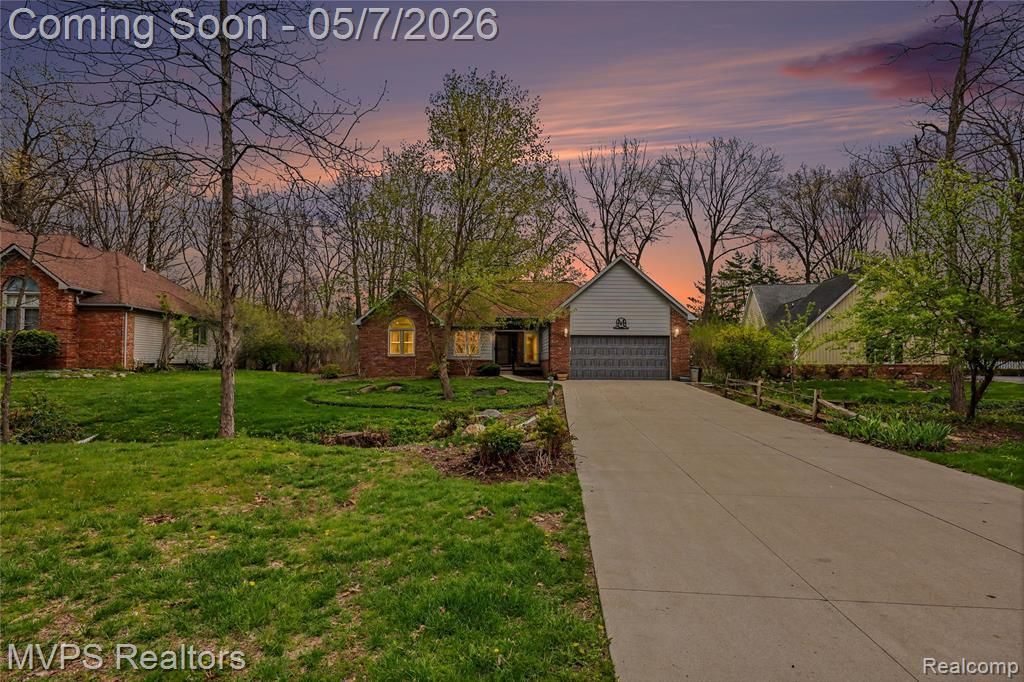 936 Wildbrook Lane, Lake Orion Vlg, MI 48362 Main Photo