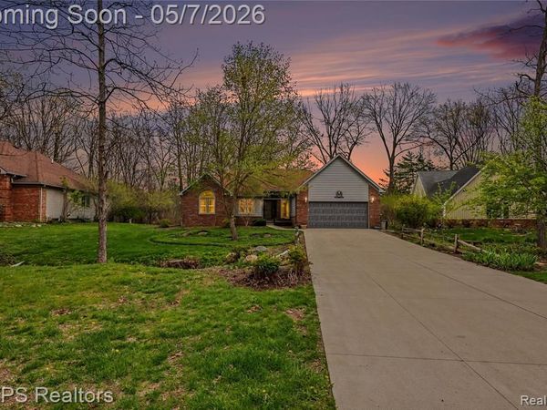 936 Wildbrook Lane, Lake Orion Vlg, MI 48362