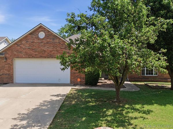 801 Juniper Road , Okmulgee, OK 74447