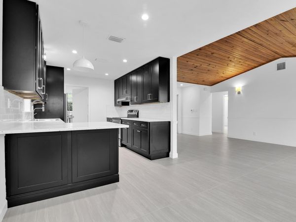 908 NE 8th Avenue, Delray Beach, FL 33483