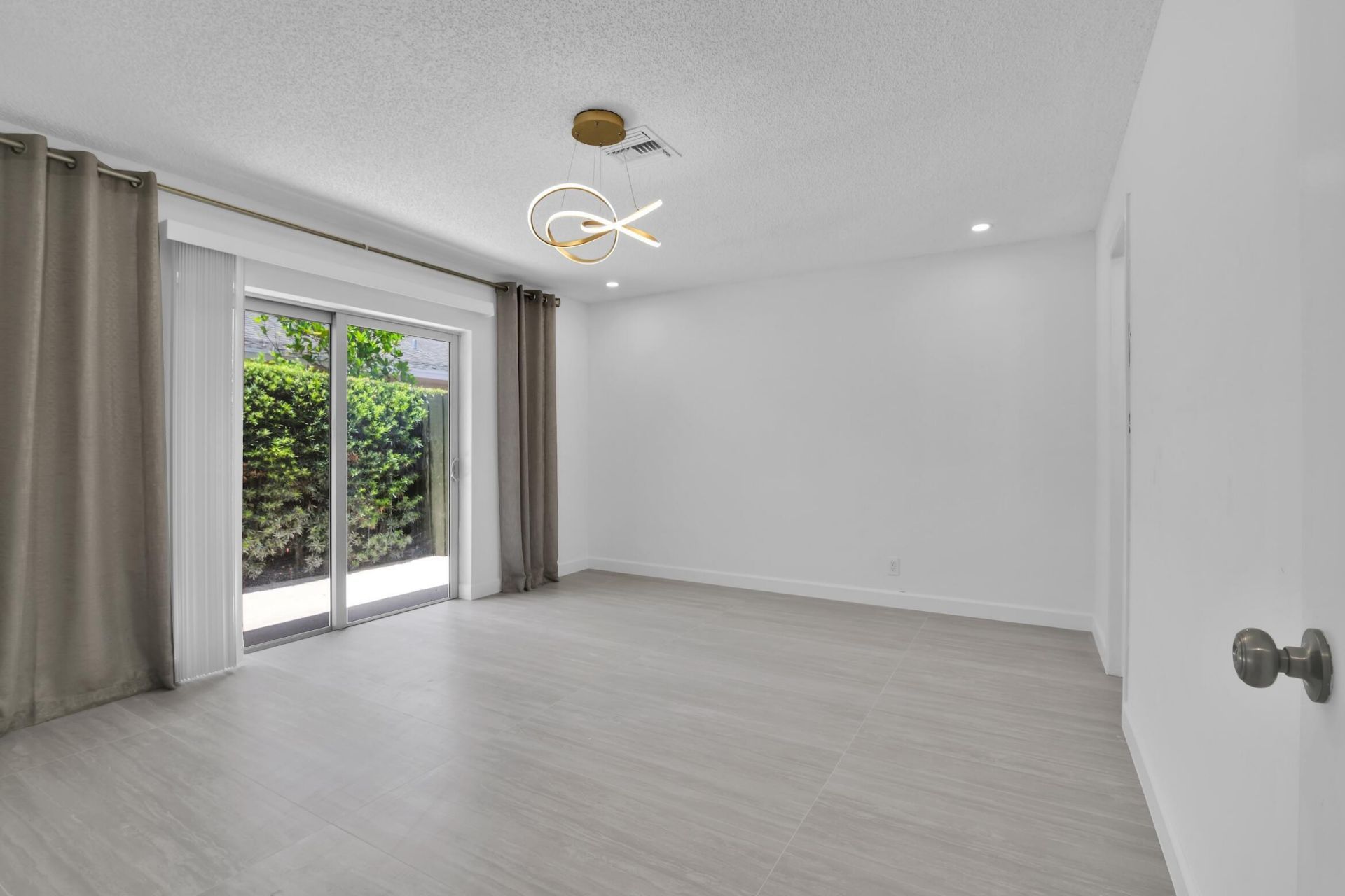 908 NE 8th Avenue, Delray Beach, FL 33483 Photo