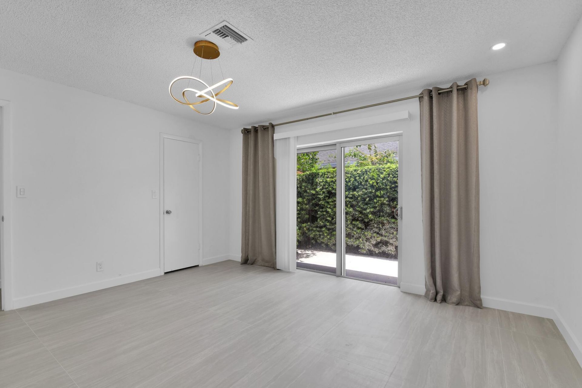 908 NE 8th Avenue, Delray Beach, FL 33483 Photo