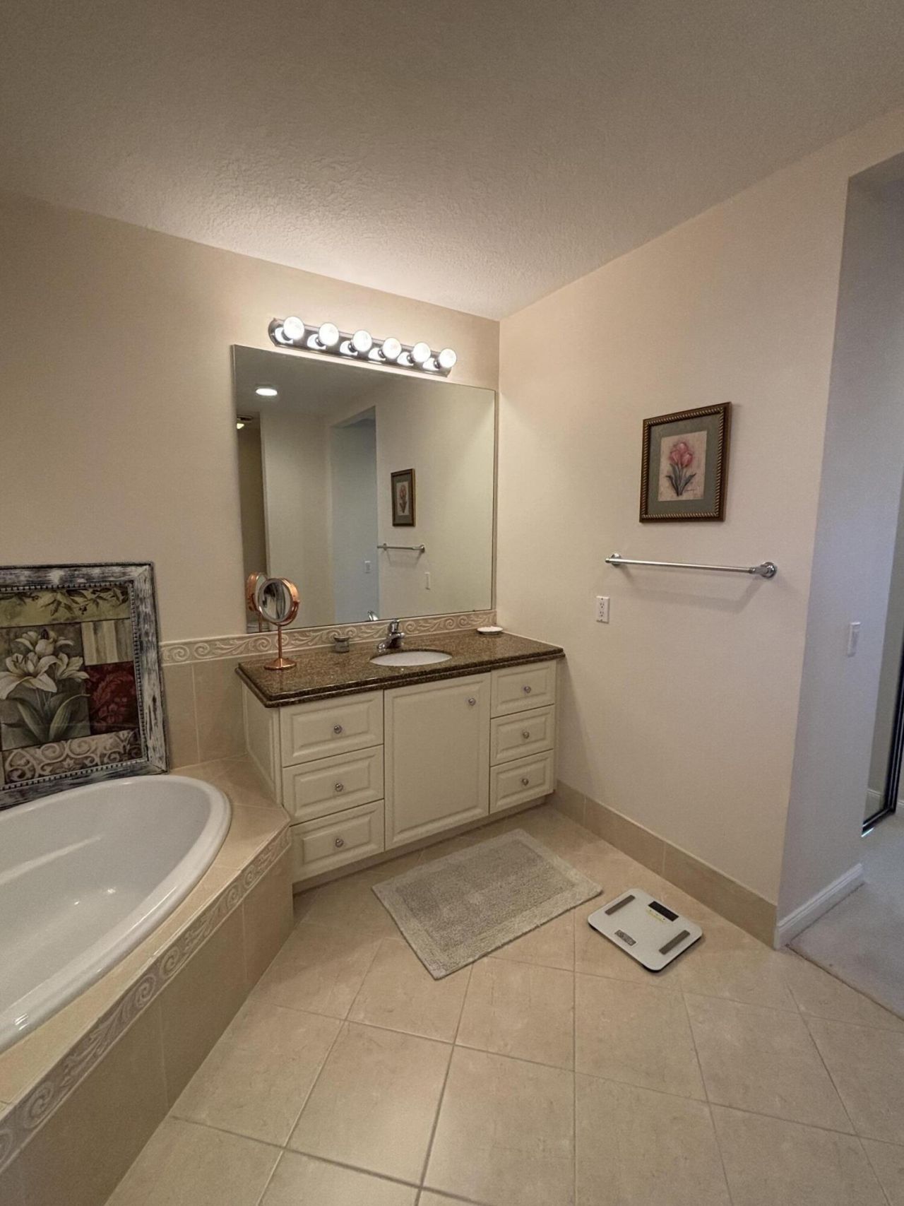 27 Harbour Isle Drive W, Unit 305, Fort Pierce, FL 34949 Photo