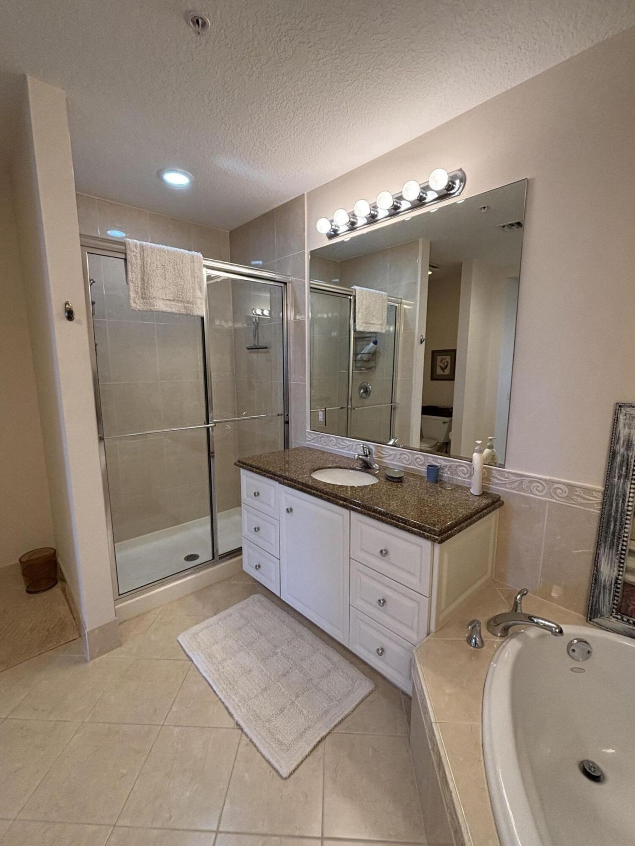 27 Harbour Isle Drive W, Unit 305, Fort Pierce, FL 34949 Photo