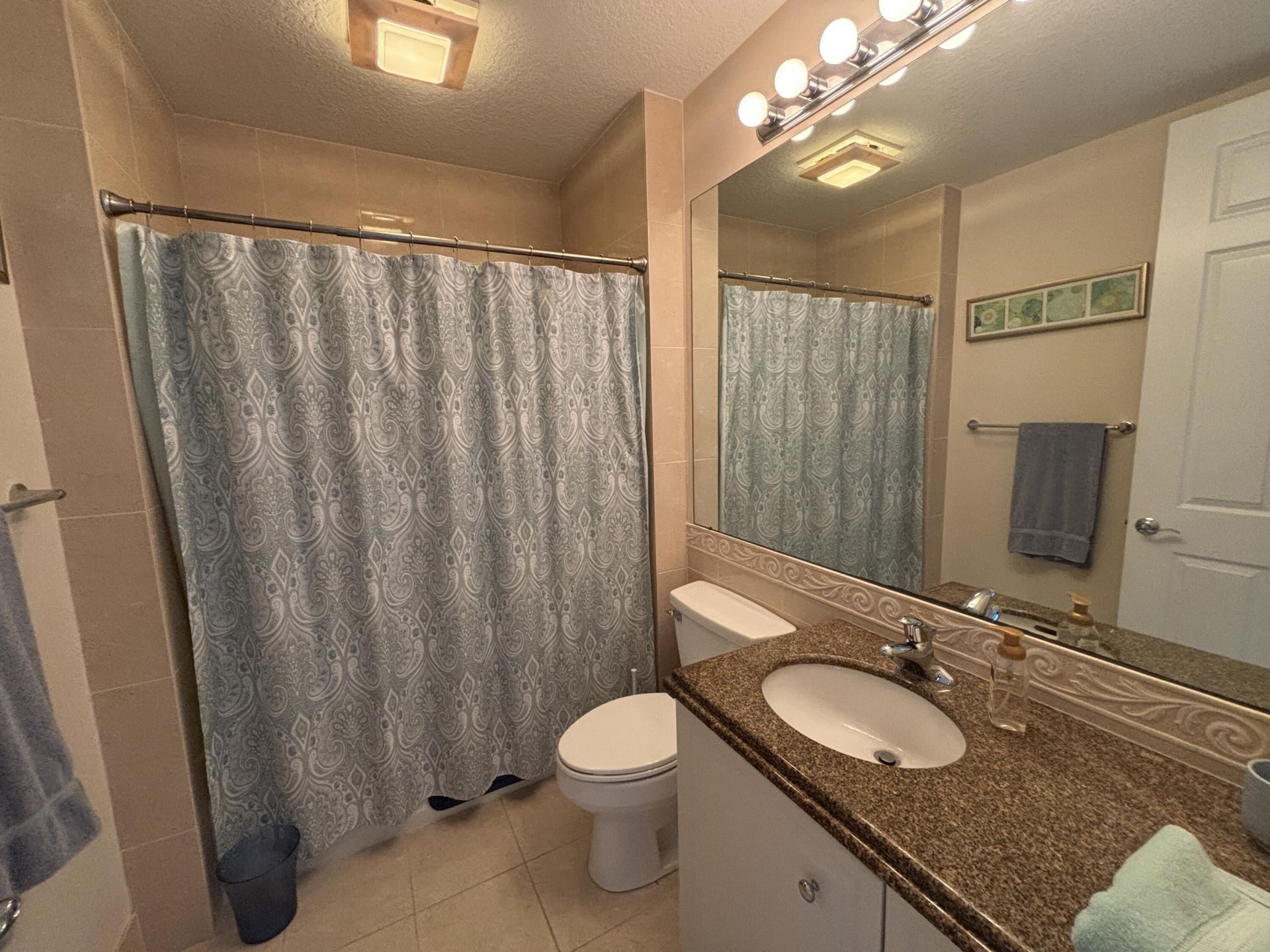 27 Harbour Isle Drive W, Unit 305, Fort Pierce, FL 34949 Photo