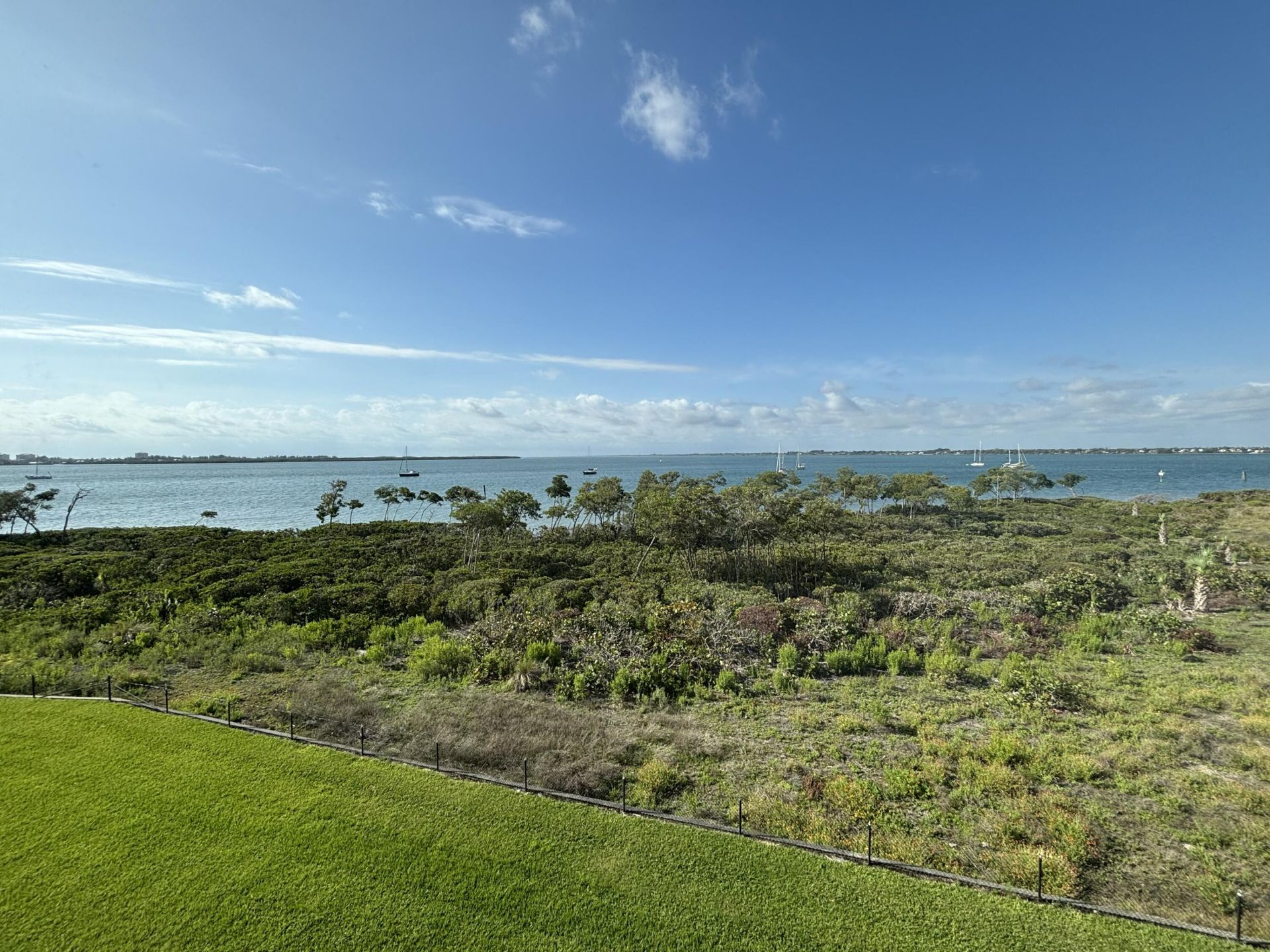 27 Harbour Isle Drive W, Unit 305, Fort Pierce, FL 34949 Photo