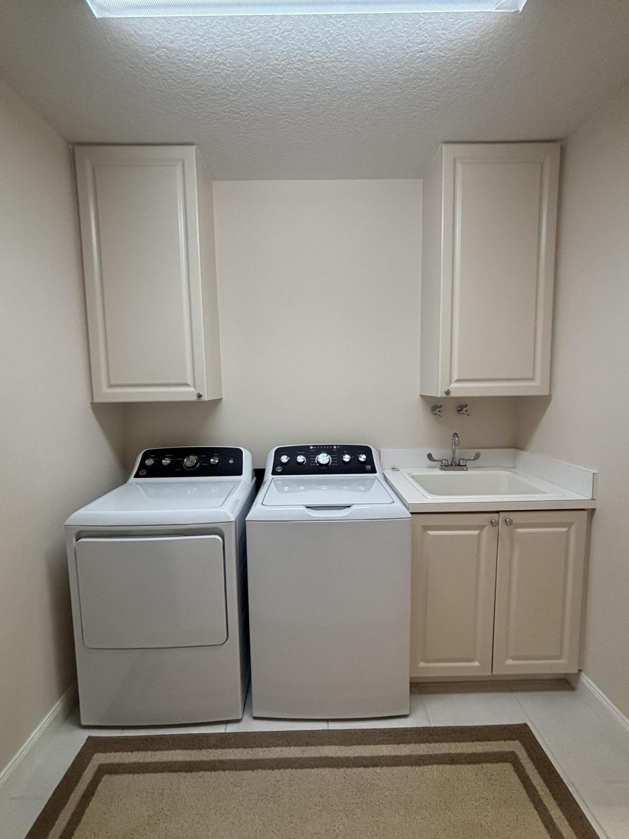 27 Harbour Isle Drive W, Unit 305, Fort Pierce, FL 34949 Photo