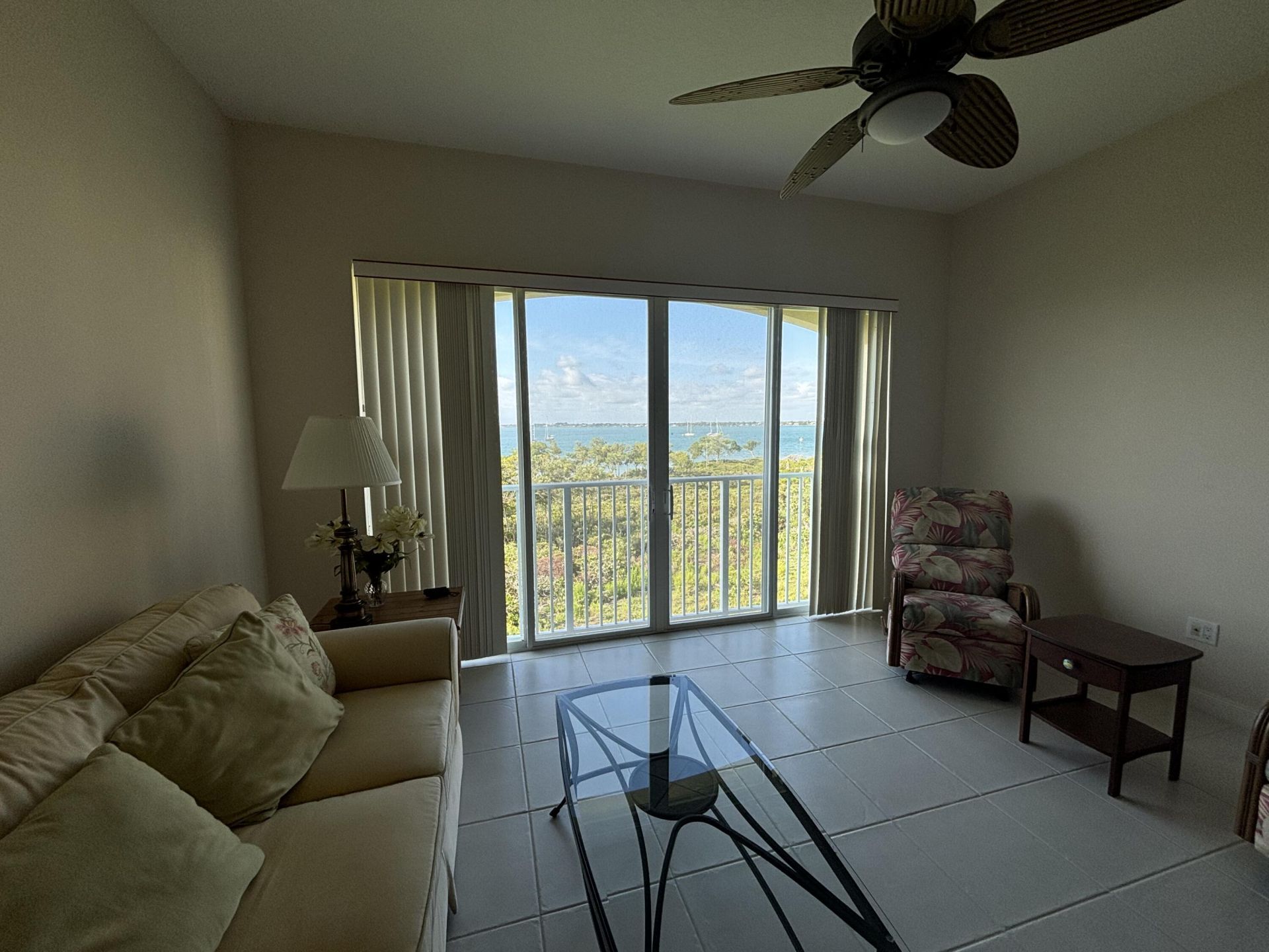 27 Harbour Isle Drive W, Unit 305, Fort Pierce, FL 34949 Photo