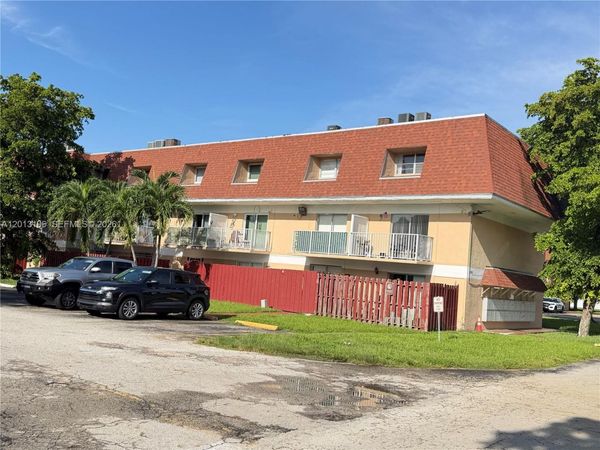 260 NW 107th Ave, Unit 207, Miami, FL 33172